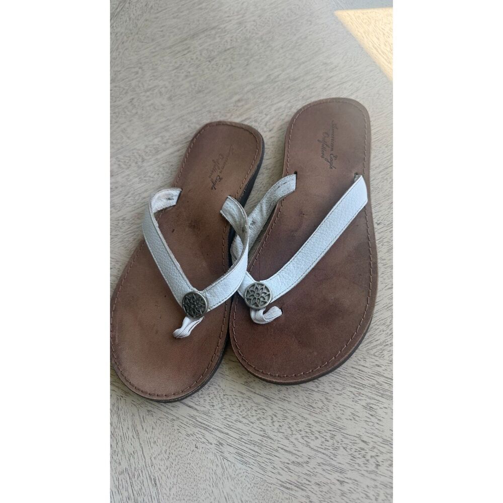 American Eagle Women’s 6 White Flip Flop Sandals Medallion Boho Y2K